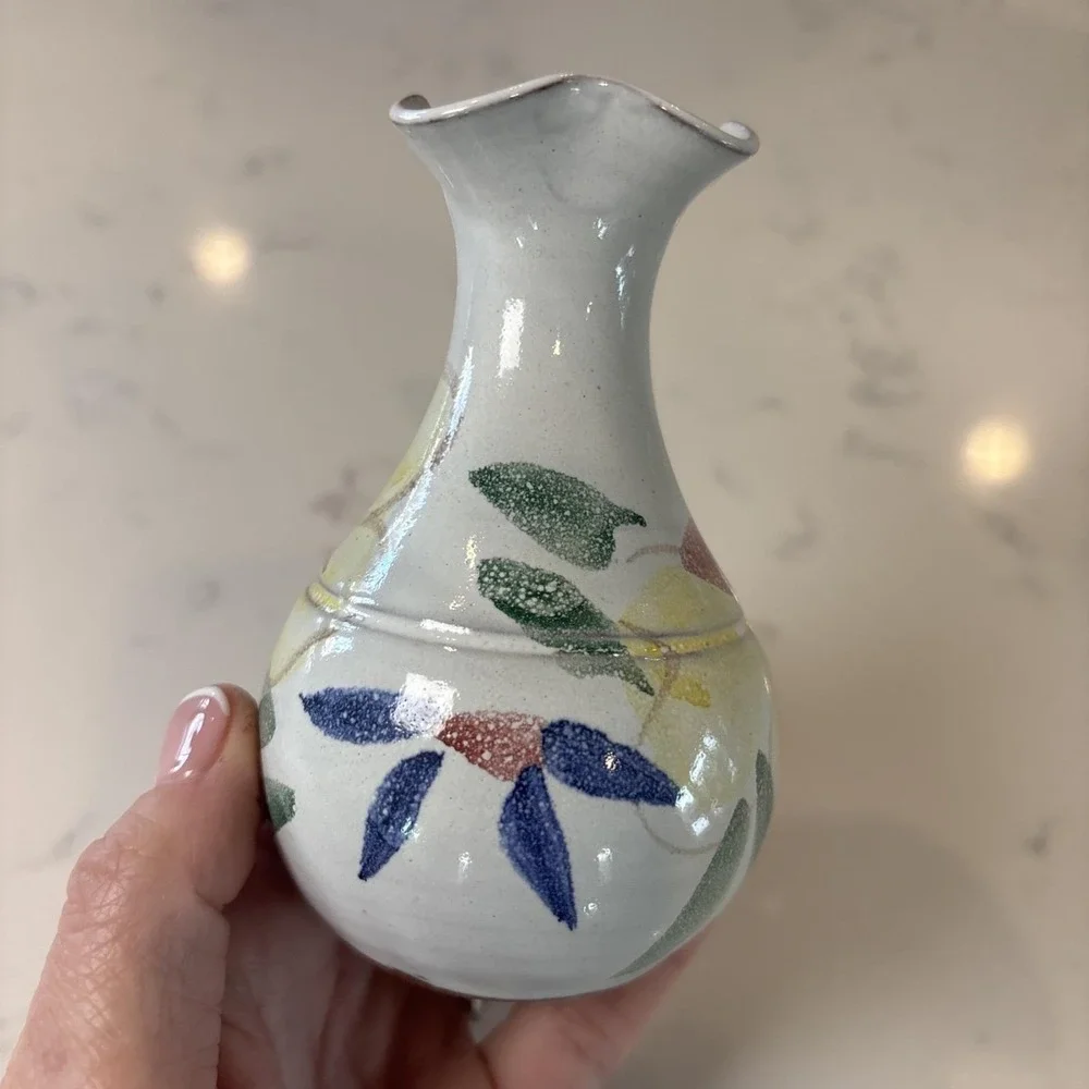 VTG Bud Vase‎ By Judy Greene Irish Studio Pottery Fluted Top Handpainted 4.5